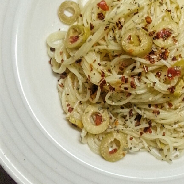 Angel hair pasta with olive and chilli
